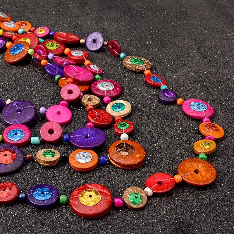 collier perles en bois multicolores coloration