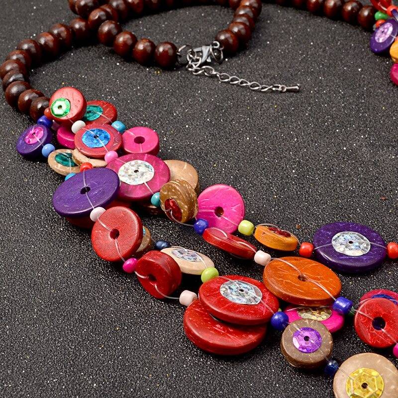 collier perles en bois multicolores teinte